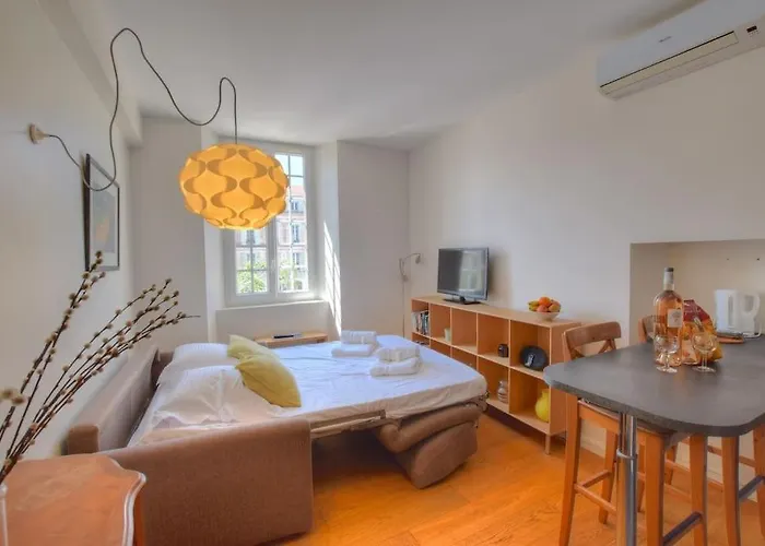 4 - Cosy Old * Антиб